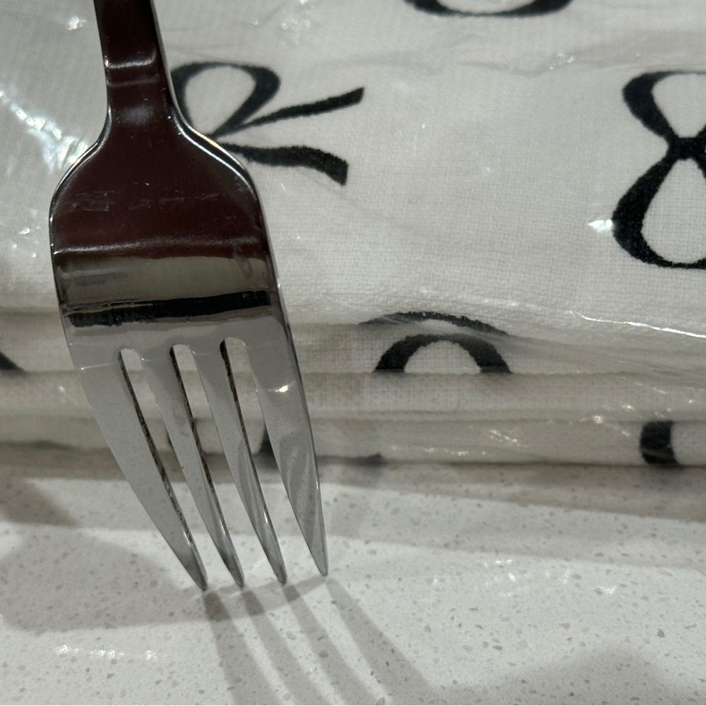 Rachel Zoe BOW Kitchen Towels - Picture 4 of 7
